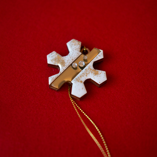Ёлочная игрушка Снежинка (белый с золотым ) с логотипом в Белгороде заказать по выгодной цене в кибермаркете AvroraStore