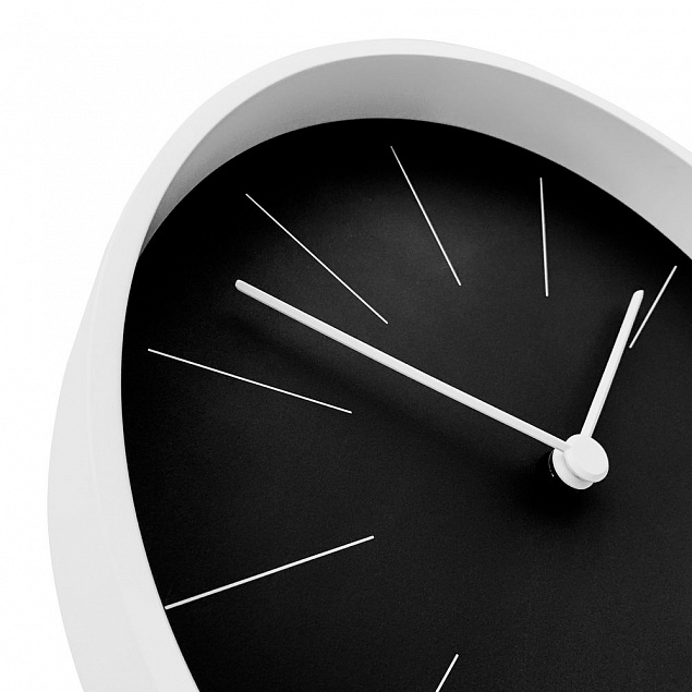 Часы настенные Neo, черные с белым с логотипом в Белгороде заказать по выгодной цене в кибермаркете AvroraStore