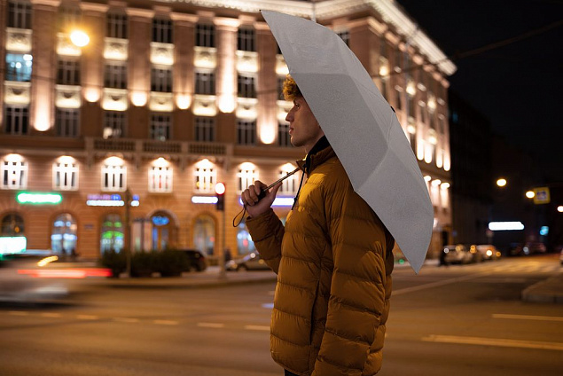 Зонт складной Show Up со светоотражающим куполом, черный с логотипом в Белгороде заказать по выгодной цене в кибермаркете AvroraStore