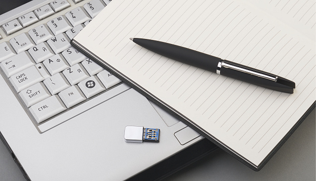 Ручка шариковая "Callisto" с флеш-картой 32Gb (USB3.0), покрытие soft touch с логотипом в Белгороде заказать по выгодной цене в кибермаркете AvroraStore