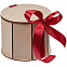 Коробка круглая Drummer, круглая, с красной лентой с логотипом в Белгороде заказать по выгодной цене в кибермаркете AvroraStore