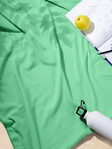 Флисовый плед Warm&Peace, светло-зеленый с логотипом в Белгороде заказать по выгодной цене в кибермаркете AvroraStore